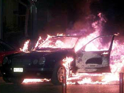 «Στις φλόγες» πέντε αυτοκίνητα σε Αττική, Χανιά και Ιωάννινα